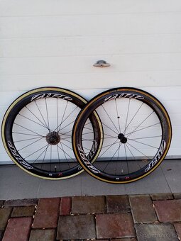 Karbon. Kola silniční:- Zipp, FFWD, Remerx - 5