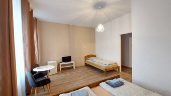 Dům s penziónem a obchodem na náměstí v Horní Plané - 5