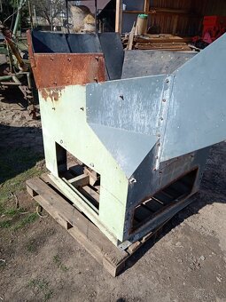 Příjmový koš a pytlovací váha na brambory - 5