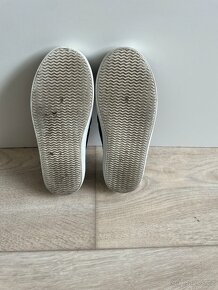 Nazouvací tenisky ze síťoviny (vel. 28, délka stélky 17,5cm, - 5