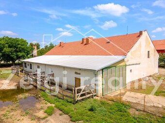 Nabízíme k pronájmu zemědělský areál o celkové ploše 2 268 m - 5