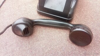 Tesla - starý bakelitový telefon s kličkou. - 5