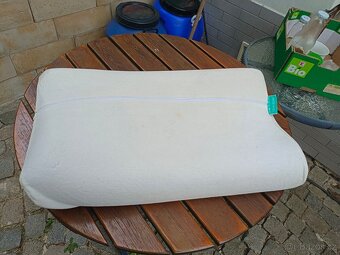 Polštář anatomický Latex z IKEA zánovní za 55 Kč LATEX - 5
