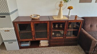 Obývací stěna spolu se šatní skříní - 5