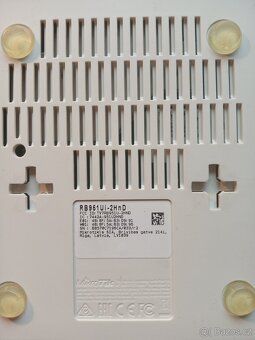 Prodám Wifrouter Microtik RB951Ui-2HnD a. 2ks. switch Zyxel - 5