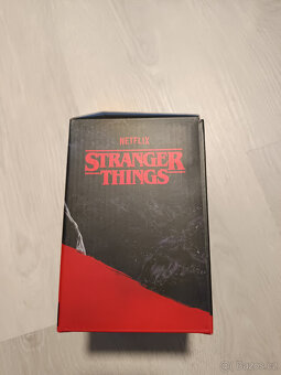 Hrnek + ponožky Stranger Things - 5