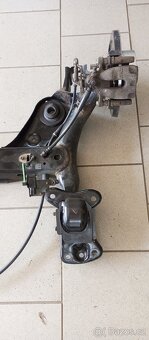 Škoda Octavia 3 lift zadní náprava 5Q0 501 049 nápravnice - 5