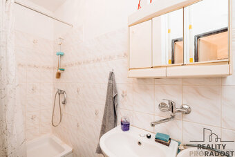 Prodej bytu 3+1 71m² se zahrádkou a dvougaráží – Nádražní - 5