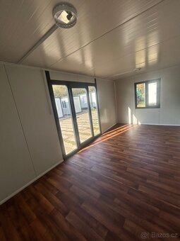 Obytný kontejner o rozměru 3x6m s francouz. dveřmi - 5