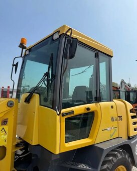 KLOUBOVÝ NAKLADAČ KOMATSU WA 75 - 5
