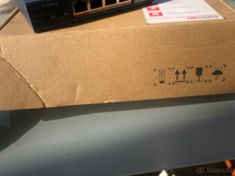 Ethernet Hikvision DS-3E0105P-E - 5