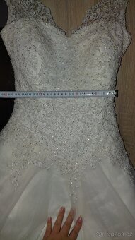 Krajkové svatební šaty - 5