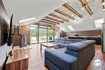 Bytová jednotka 4+kk (202 m2) v rodinném domě s terasou a dv - 5