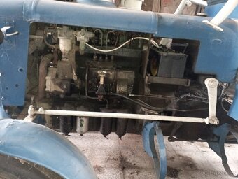 Prodám historický Traktor Super. - 5
