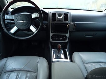 Chrysler 300C- 3,0 CRD , rok 2006 - 5