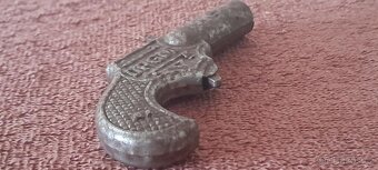 STARÁ NĚMECKÁ KOVOVÁ PISTOLE NA KAPSLÍKY cca 1930 - 5