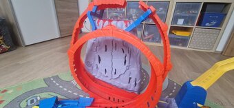 Hot wheels vulkánová arena - 5