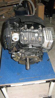 Prodám na ND motor B+S 675EX do sekačky - 5