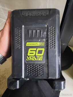 Prodám baterii plus nabijecku - 5