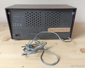 Staré retro bakelitové rádio Tesla Sputnik 320A - 5