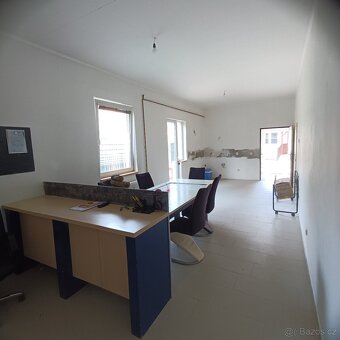 Kompletní objekt s dvorkem,prodejna,provozovna - 5