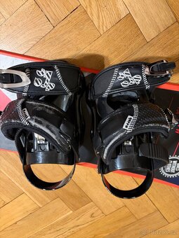 Snowboard, vázání, brýle - 5