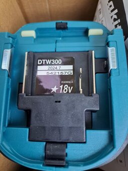 Nový utahovák Makita DTW300RTJ SET - 5