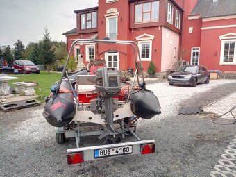 Černý motorový člun Duarry 5SR - 5