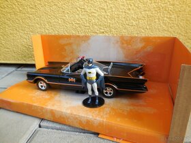 Classic TV Series Batmobile and Batman - 1:24 JADA - 5