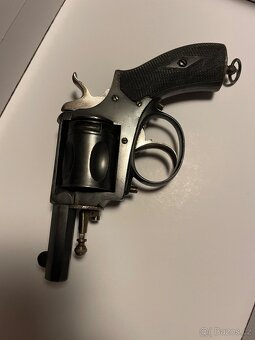 Historicky revolver kategorie D - 5