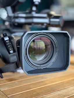 BLACKMAGIC DESIGN URSA BROADCAST G2 - 5