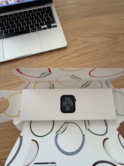 Hodinky Apple Watch SE, Generace 2 - 5