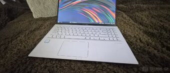 Asus VivoBook 15.4" - 5