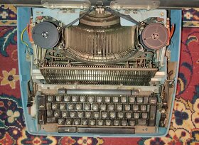 Elektrický psací stroj JATRAŇ (SSSR) - uklid pudy - 5
