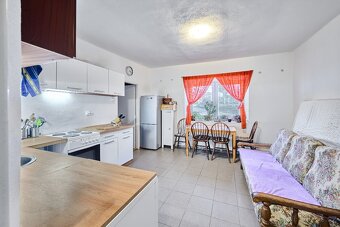 Prodej ideální 1/2 bytového domu, 2x 2+1 , 60m2, pozemek 63 - 5