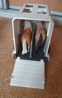 Schleich auto s přívěsem, koňmi, psem a kohoutem - 5