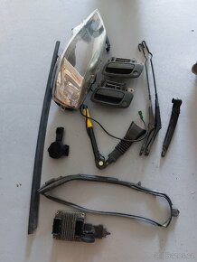 zadní světla opel astra kombi G + roleta kufru + díly - 5