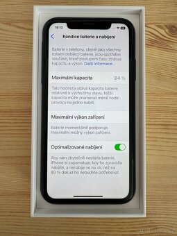 Apple iPhone XR černý 64GB - 5