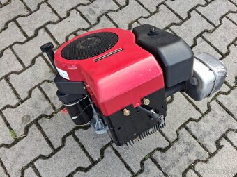 MOTOR BRIGGS STRATTON 15.5 HP - 5