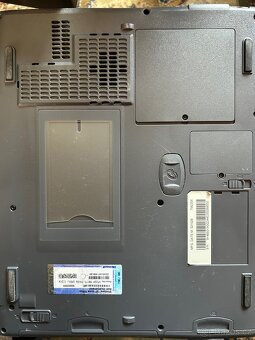 Svět Travel Mate 230 - 5