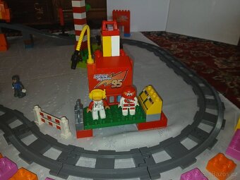 Lego DUPLO vláček na baterie Hřiště Depo zastávka - 5
