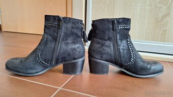 Dámské černé semišové zimní boty s třásněmi - 5