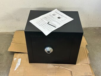 TREZOR, NÁBYTKOVÝ TREZOR , SEJF - JAKO NOVÝ - - 5