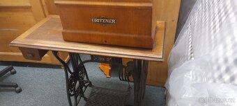 šicí stroj starý  GRITZNER.  Cena  500,-Kč. - 5