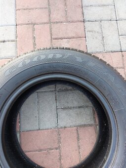 215/65R16 C 109/107T  5,5-6MM GOODYEAR - 5