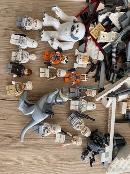 lego 75098 assault on hoth - 5