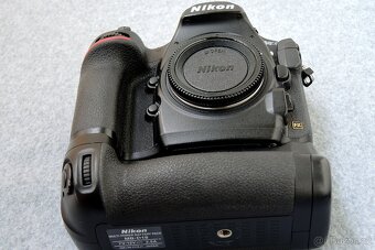 Nikon D850 + MB-D18 - 5