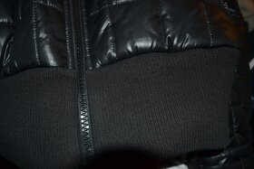 Černá prošívaná zimní bunda Adidas - 5