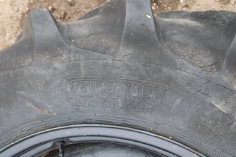 Zetor 8011 8145 zadní kola 16.9-34 vzorek 75% - 5