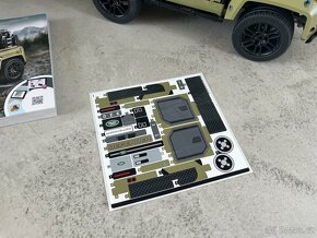 LEGO Technic 42110 - Land Rover Defender - 5